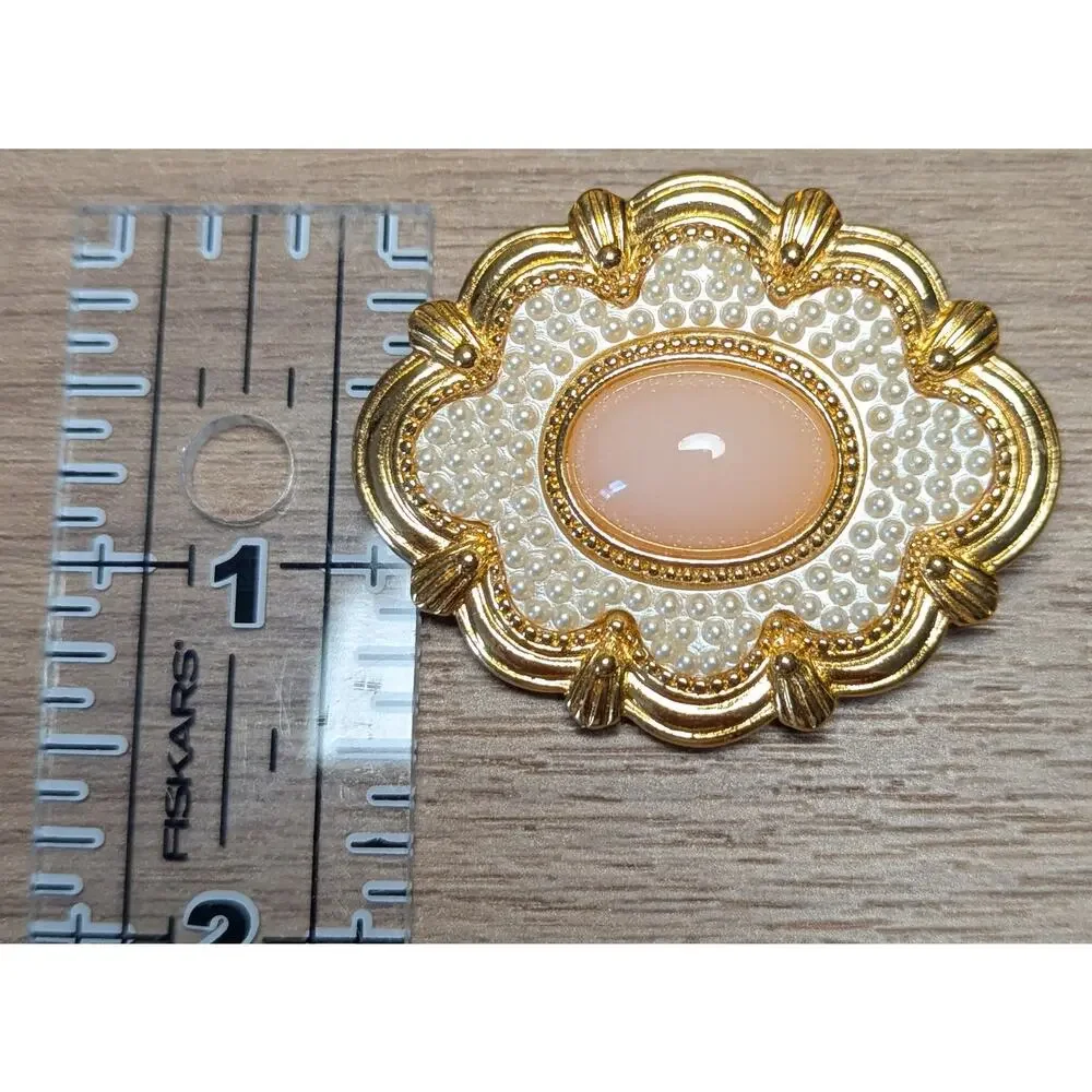 Vintage Avon Pink Faux Pearl Gold Tone Oval Cabachon Scalloped Brooch Pin